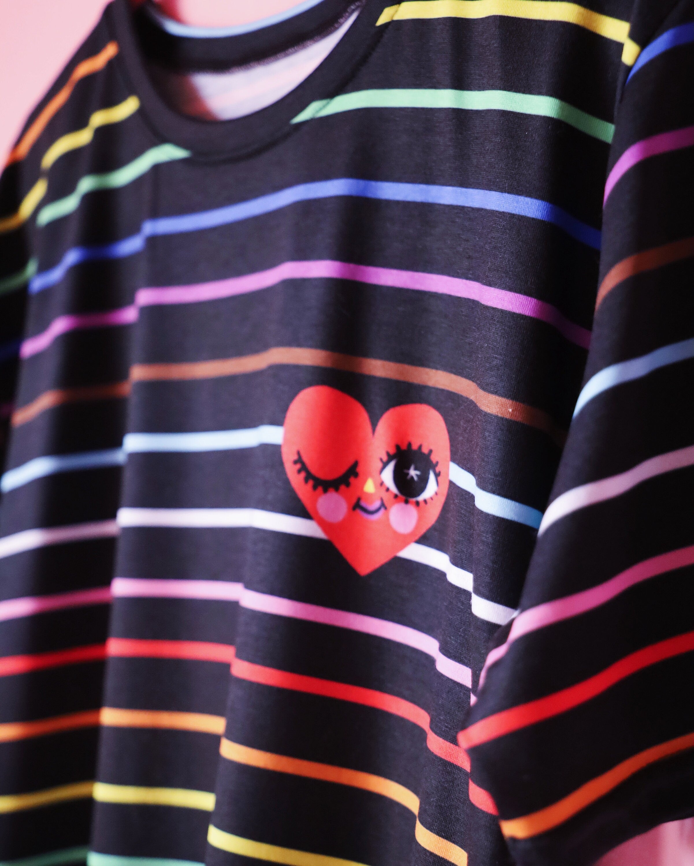 Rainbow & Heart - T-shirt